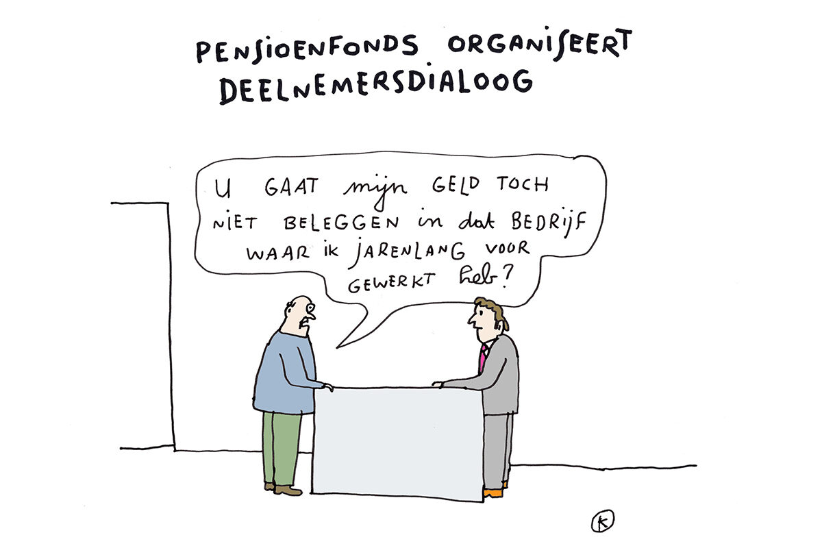 Cartoon van Kamagurka met de tekst “Pensioenfonds organiseert deelnemersdialoog”. Twee mannen staan tegenover elkaar aan een tafel. De man links zegt: “U gaat mijn geld toch niet beleggen in dat bedrijf waar ik jarenlang voor gewerkt heb?”.